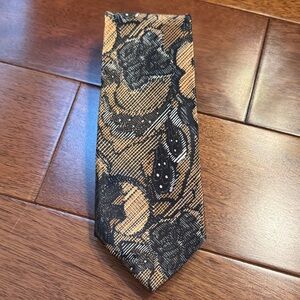 Stylish Black and Tan Men's Silk Tie